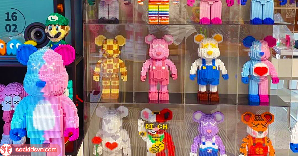 Lego Bearbrick Là Gì ? Vì Sao Đây Được Xem Là Sự Kết Hợp Độc Đáo Giữa Trò Chơi Lắp Ghép Và Nghệ Thuật